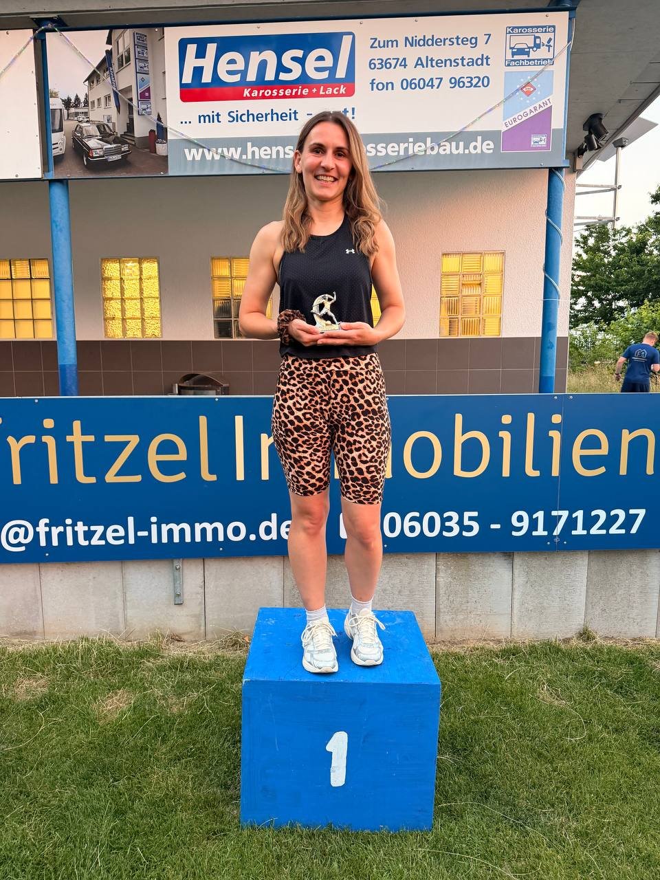 Beste Schützin mit Pokal beim Elfmeterturnier 2026 der SG 1920 Stammheim